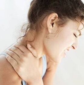 Gebärmutterhalsosteochondrose führt zum Einklemmen der Nerven am Hals