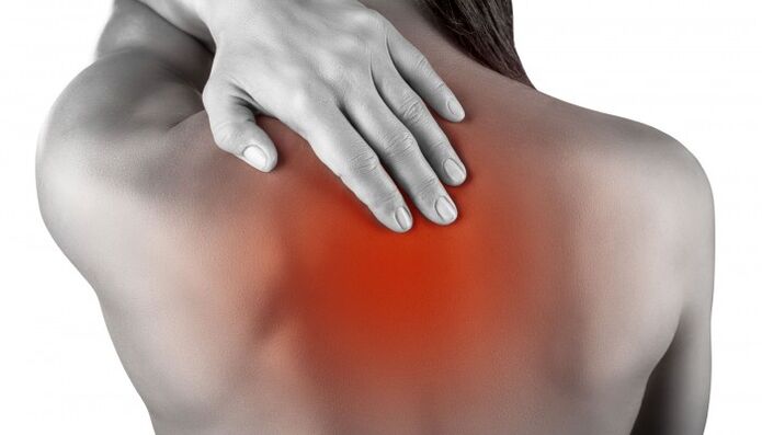 Schmerzen zwischen den Schulterblättern mit thorakaler Osteochondrose