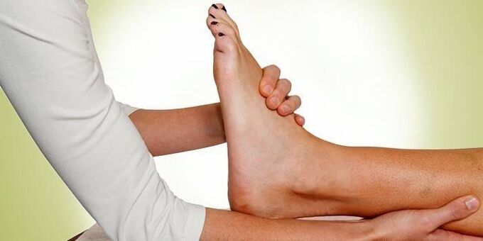 Massage zur Behandlung von Sprunggelenksarthrose